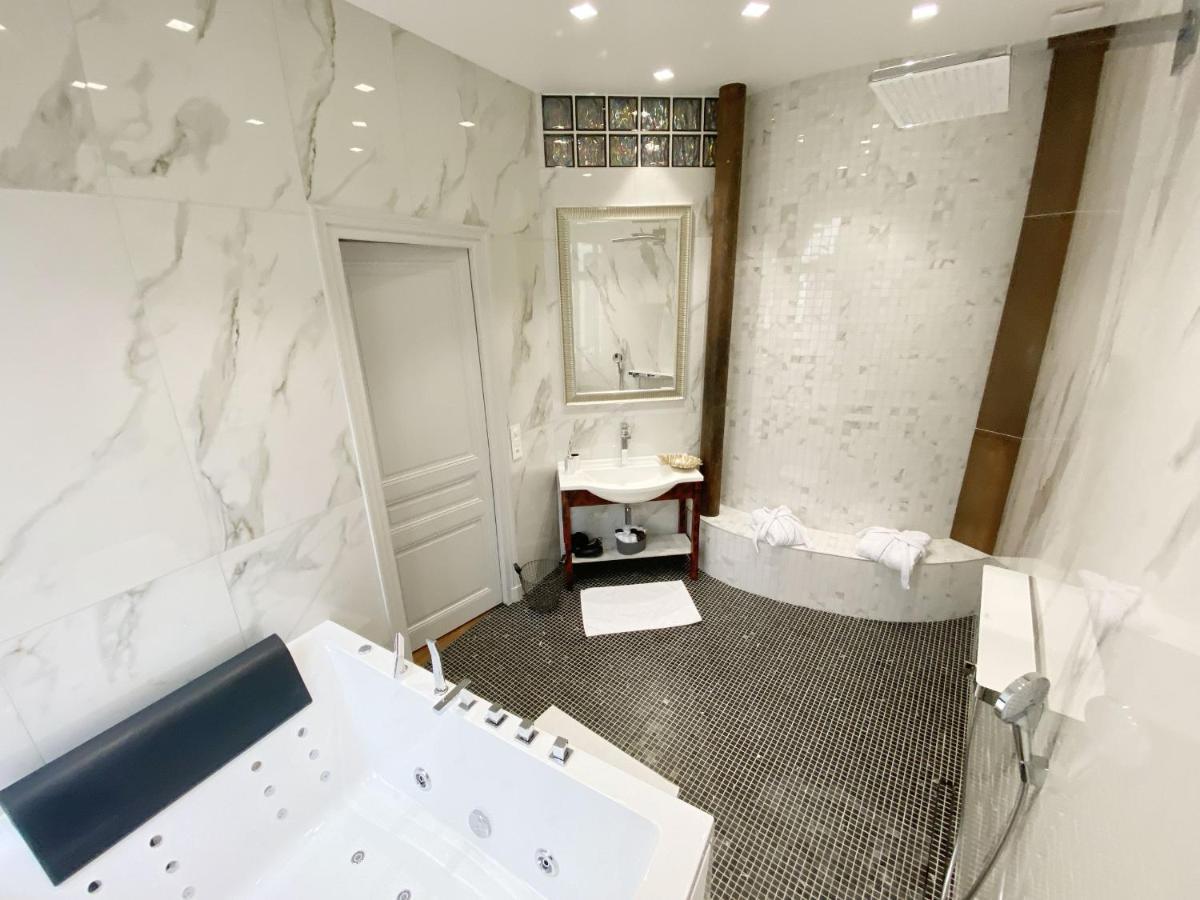 Le Clovis Suites Spa Sauna Reims Esterno foto