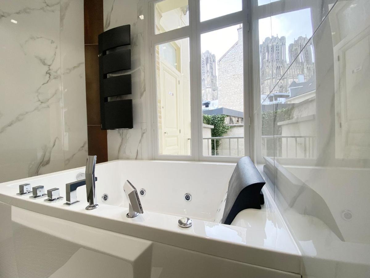 Le Clovis Suites Spa Sauna Reims Esterno foto