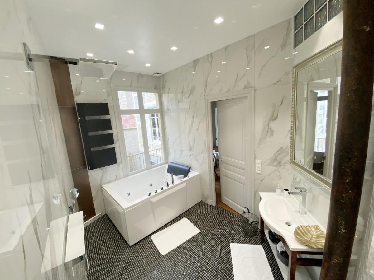 Le Clovis Suites Spa Sauna Reims Esterno foto