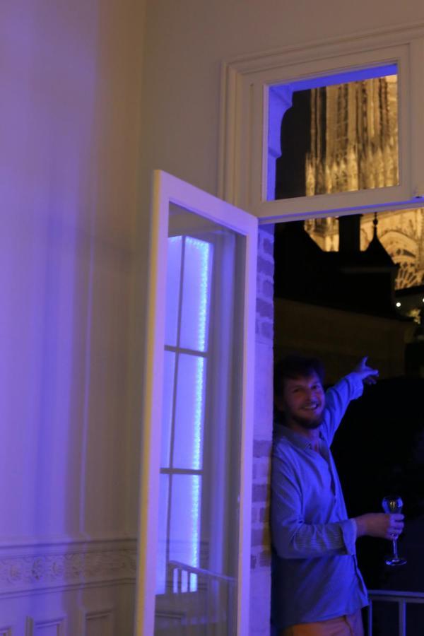 Le Clovis Suites Spa Sauna Reims Esterno foto